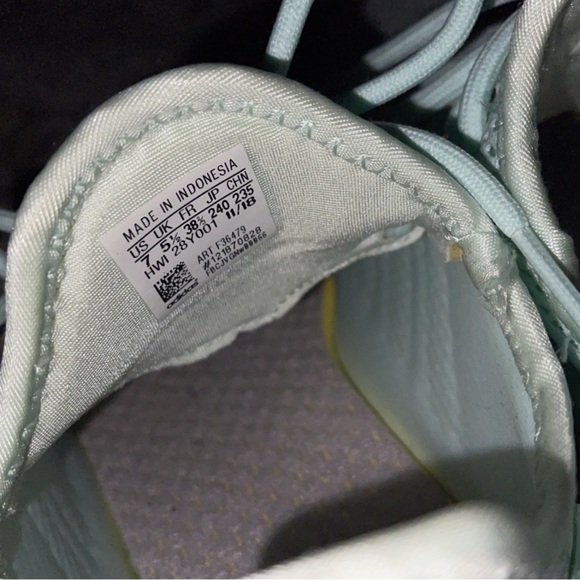 Adidas - Picture 3 of 4